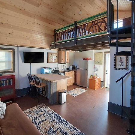 Rustic Hendersonville Farm Studio With Private Deck Exterior photo
