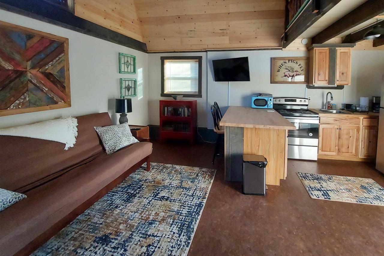 Rustic Hendersonville Farm Studio With Private Deck Exterior photo