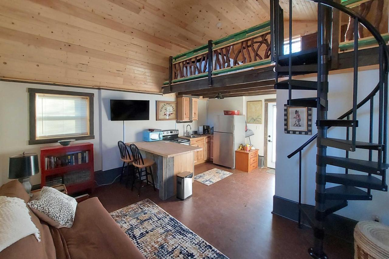 Rustic Hendersonville Farm Studio With Private Deck Exterior photo