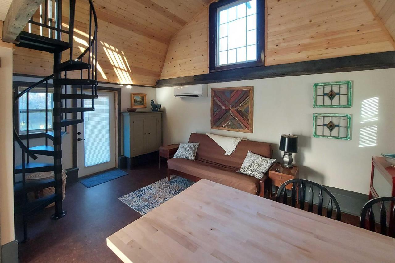 Rustic Hendersonville Farm Studio With Private Deck Exterior photo