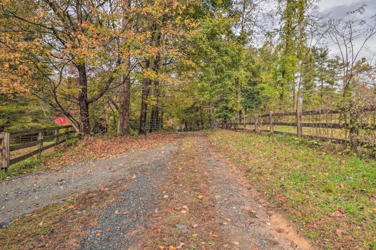 Rustic Hendersonville Farm Studio With Private Deck Exterior photo