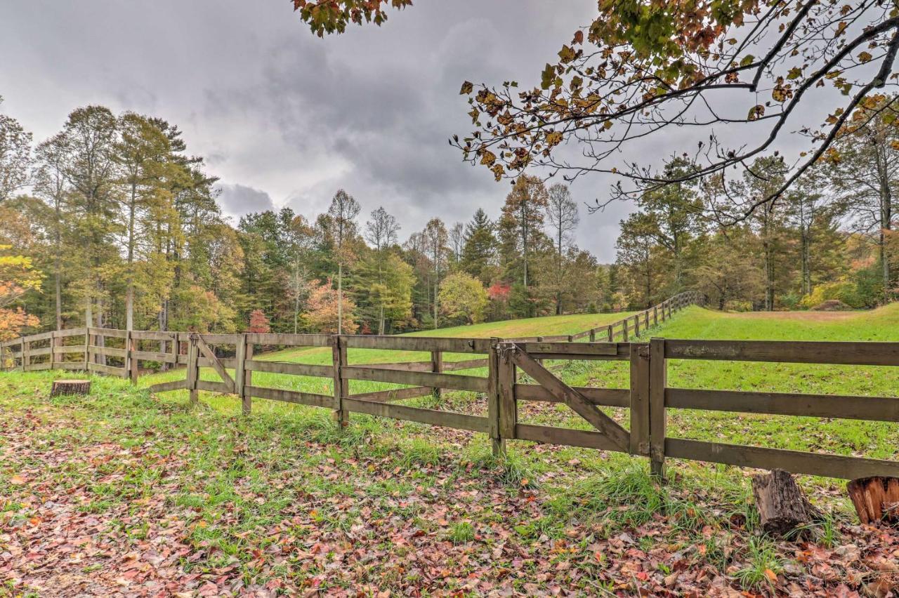 Rustic Hendersonville Farm Studio With Private Deck Exterior photo