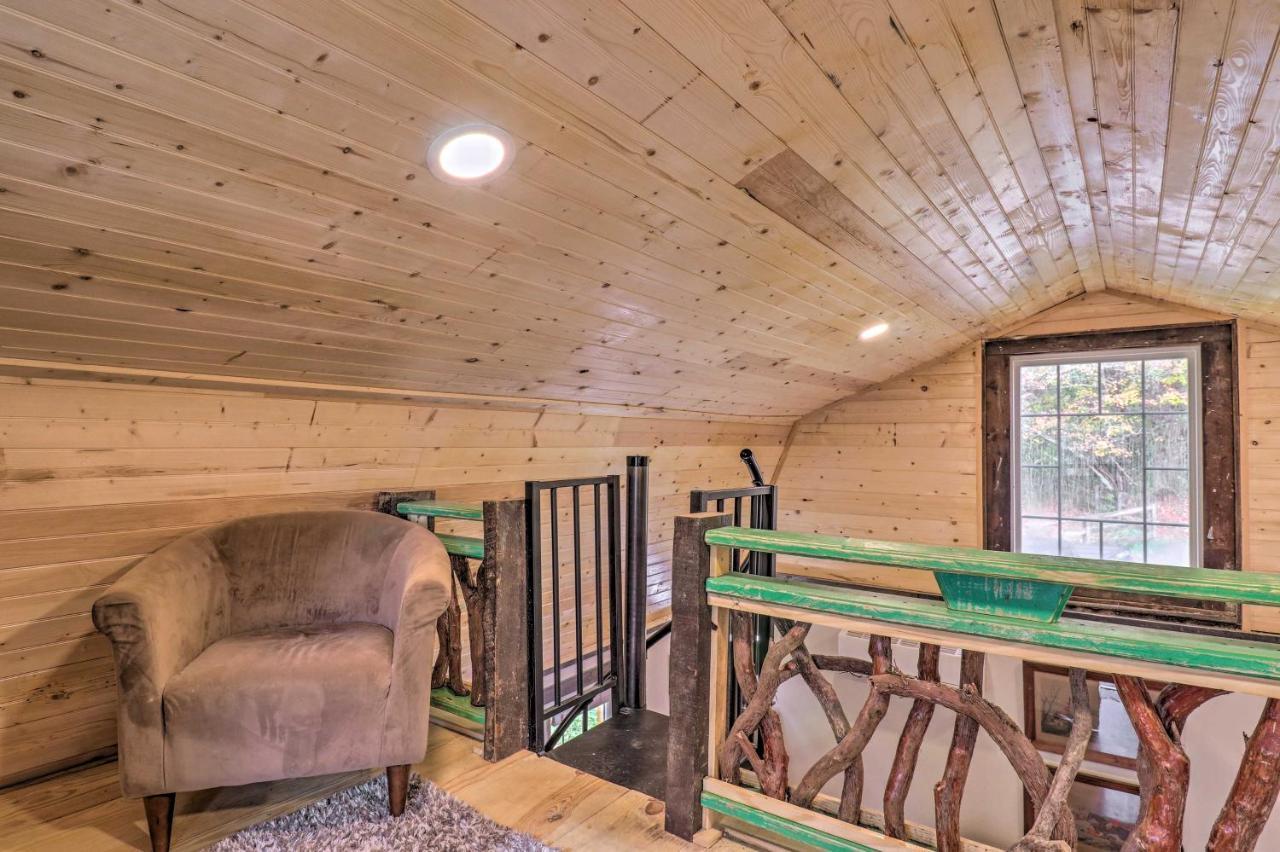 Rustic Hendersonville Farm Studio With Private Deck Exterior photo