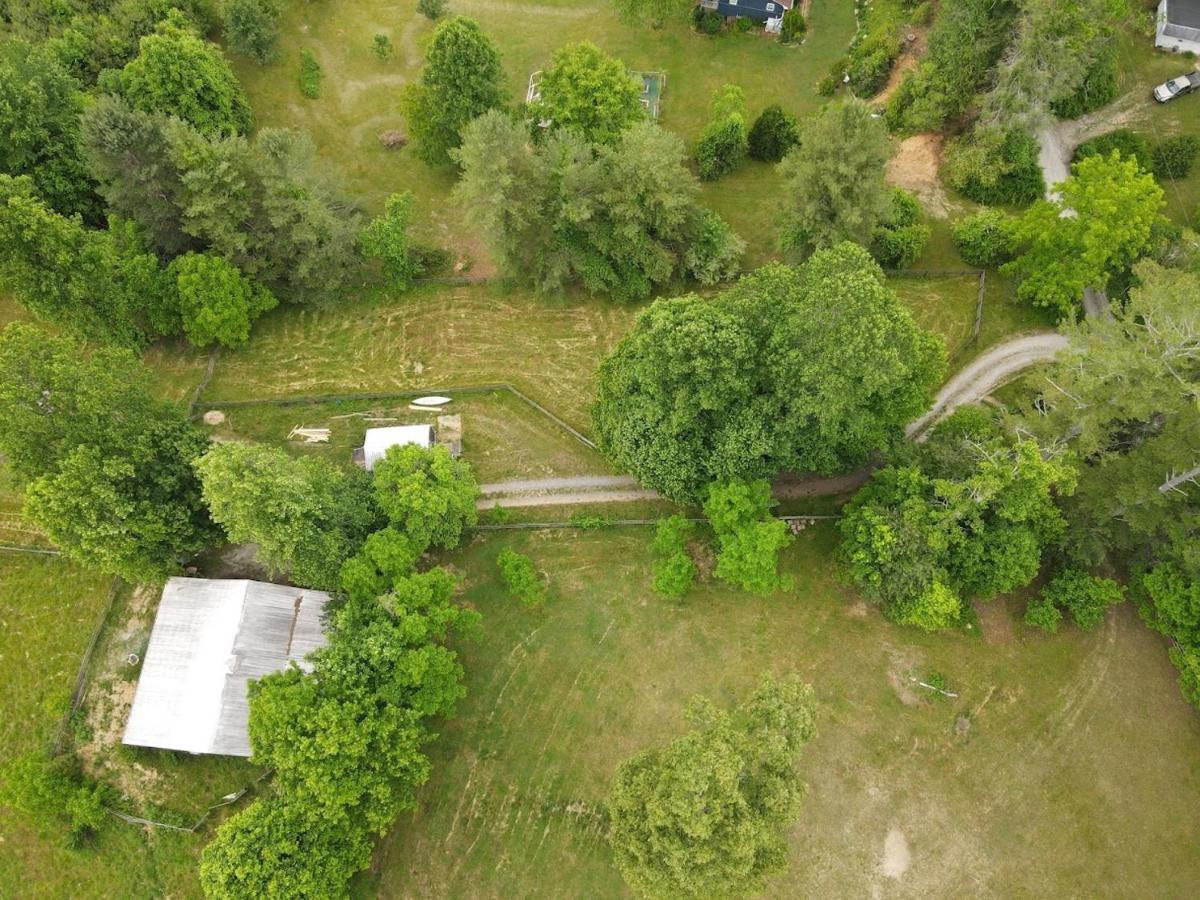Rustic Hendersonville Farm Studio With Private Deck Exterior photo